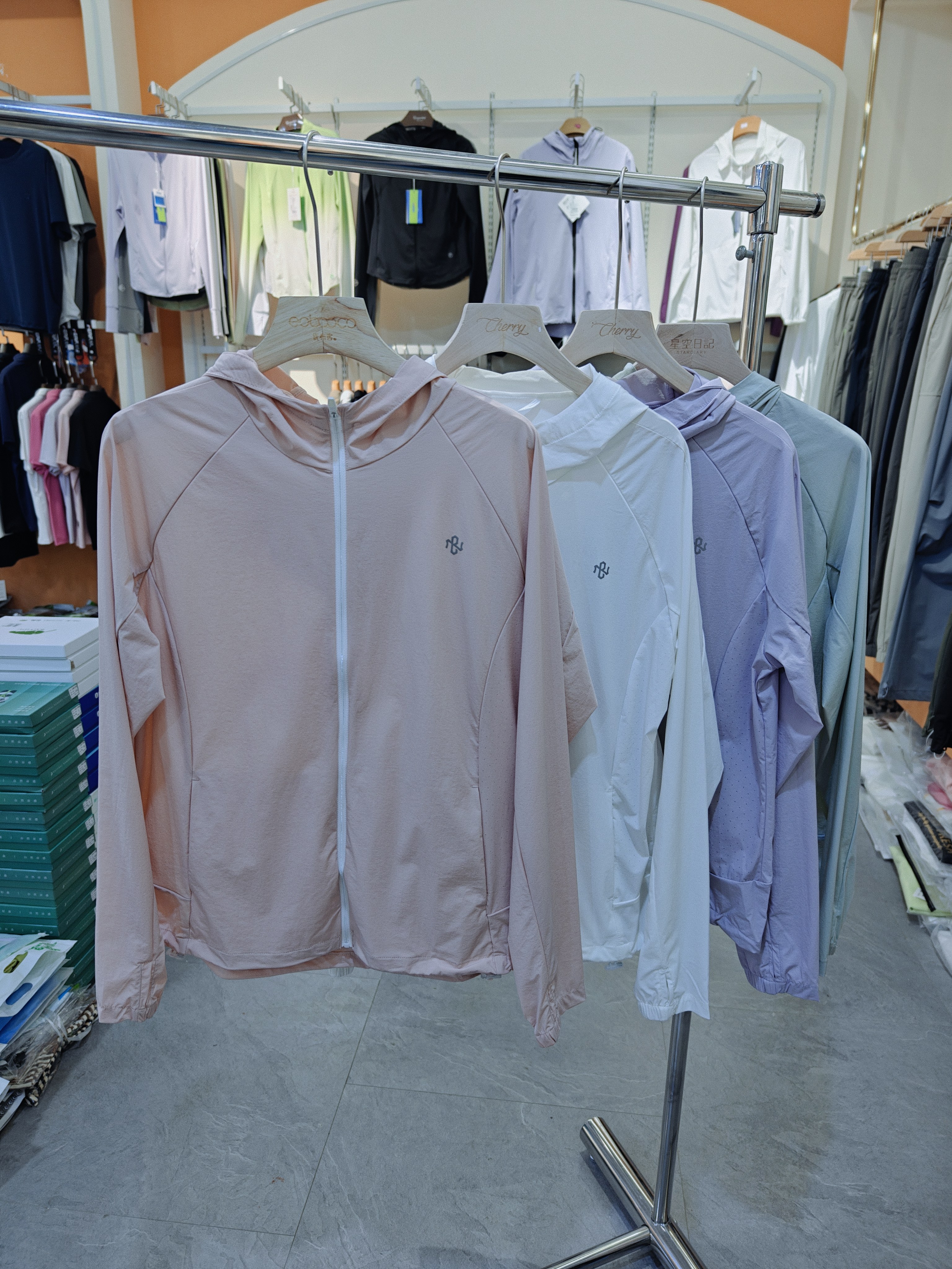 26邦内3306夏季新款女士防晒服连帽宽松透气薄款外套户外防紫外线