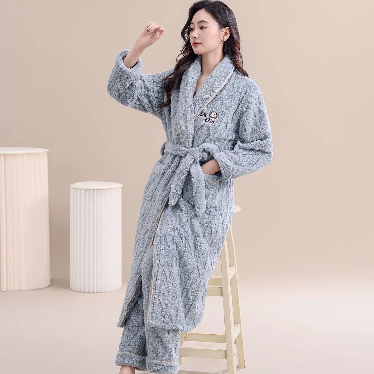 法兰绒长毛绒睡衣女秋冬季珊瑚绒睡袍长裤冬款加厚加绒家居服套装