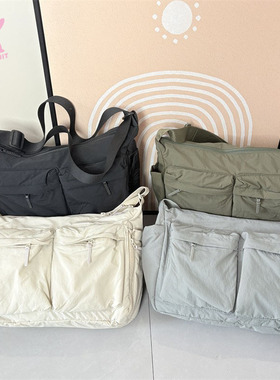 2025男女同款休闲斜挎包轻便防水尼龙多口袋单肩包时尚潮流托特包