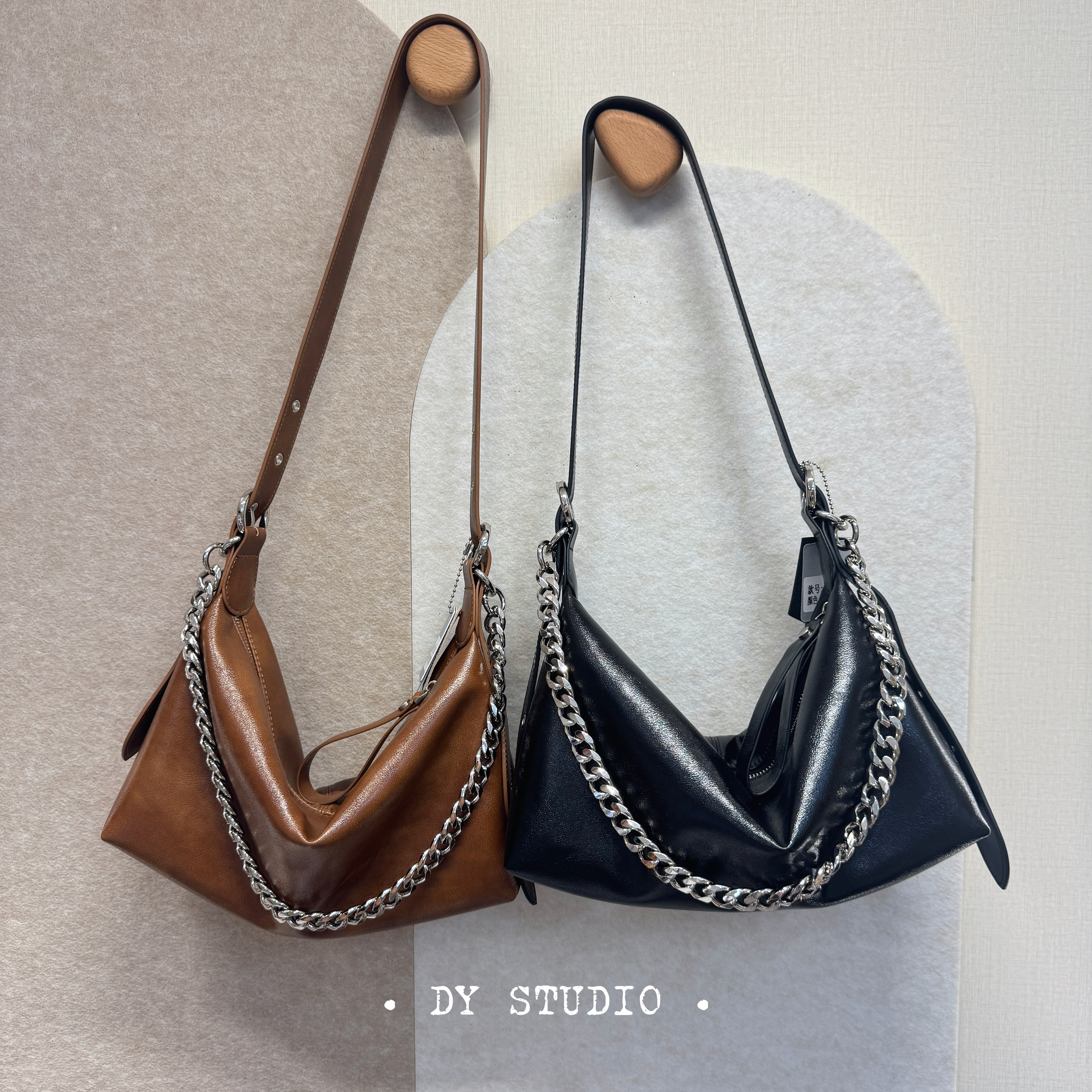 DY2025冬季新品软糯糯PU油蜡皮大容量百搭单肩斜挎女包链条女包