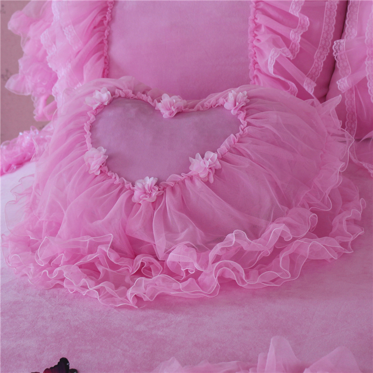 沙发靠垫蕾丝心形抱枕珊瑚含芯