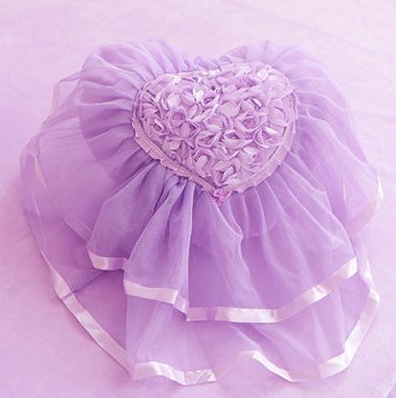 韩式紫色珊瑚绒心形抱枕糖果蕾丝