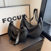 牛津布饺子包女2023新款 潮运动休闲单肩包百搭流行斜挎旅行月牙包