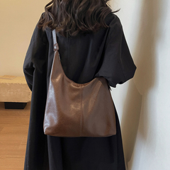大容量通勤包包女2023秋冬新款小众复古单肩包简约质感斜挎托特包