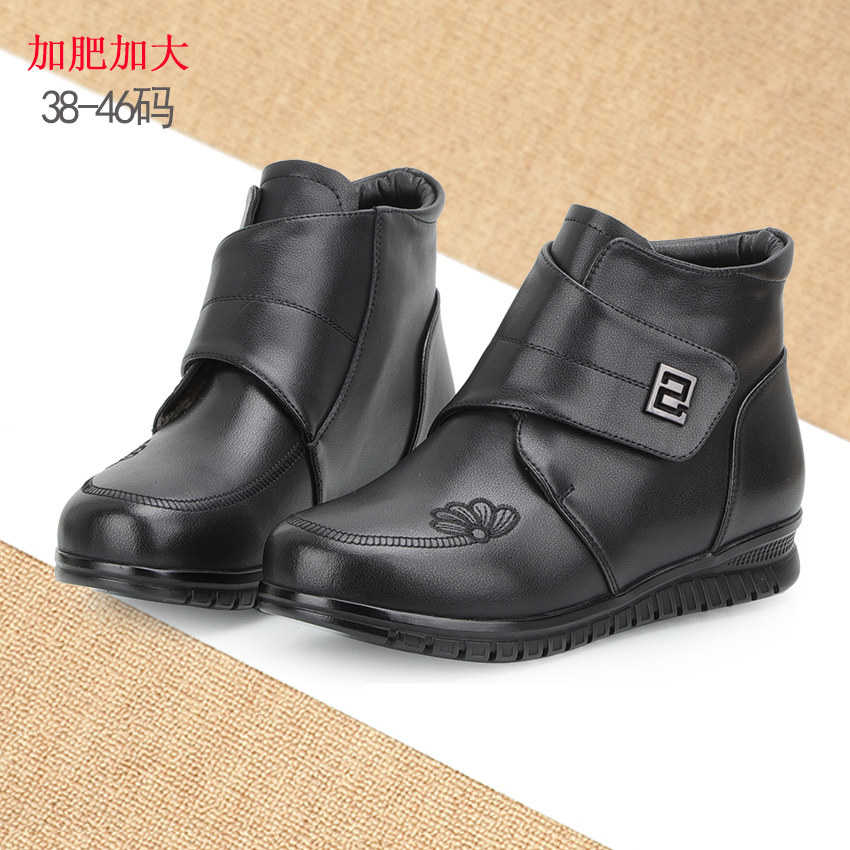 加宽真皮大码女春秋单靴鞋45平底胖脚短靴41冬保暖44棉鞋43短筒46