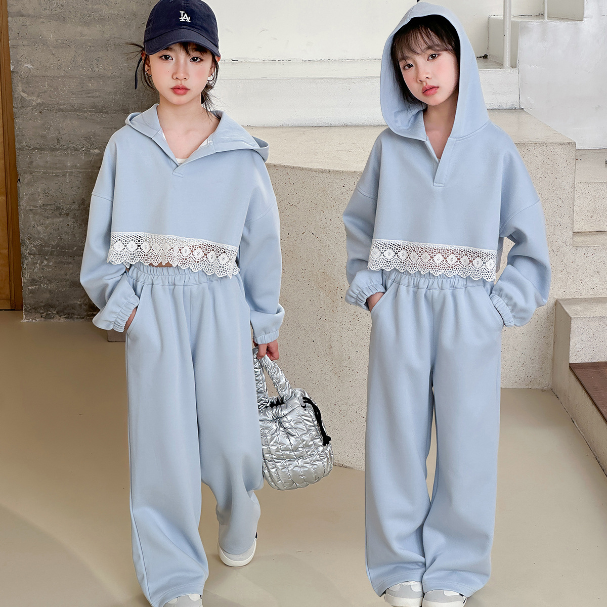 女童春秋套装2025穿搭洋气休闲运动蕾丝拼接连帽卫衣休闲裤两件套