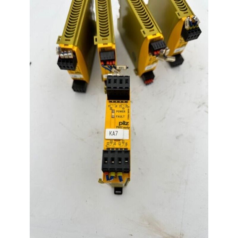 1 pce x PILZ PNOZ MO4P 773536 SAFETY RELAY AC 240V/6A DC 24V