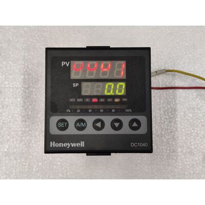 Honeywell DC1040 Temperature Controller {DC1040CL-302000-E}