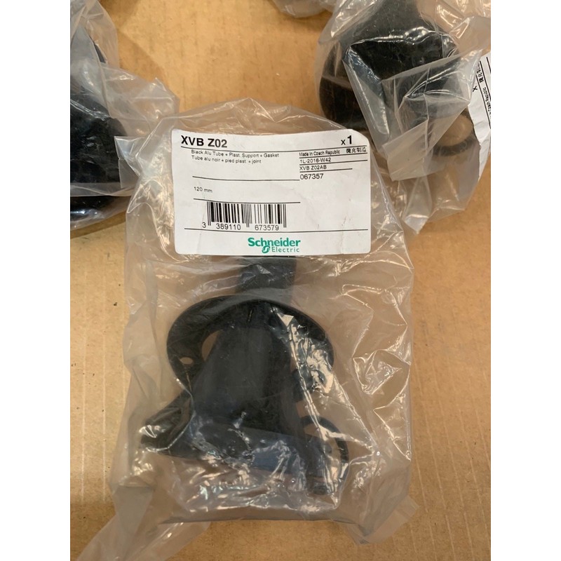 1 x Scheinder Harmony XVB Accessoires XVBZ02 - tube support+