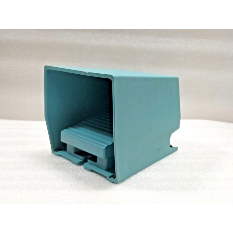 SCHNEIDER XPEM611 单脚开关带盖 IP66