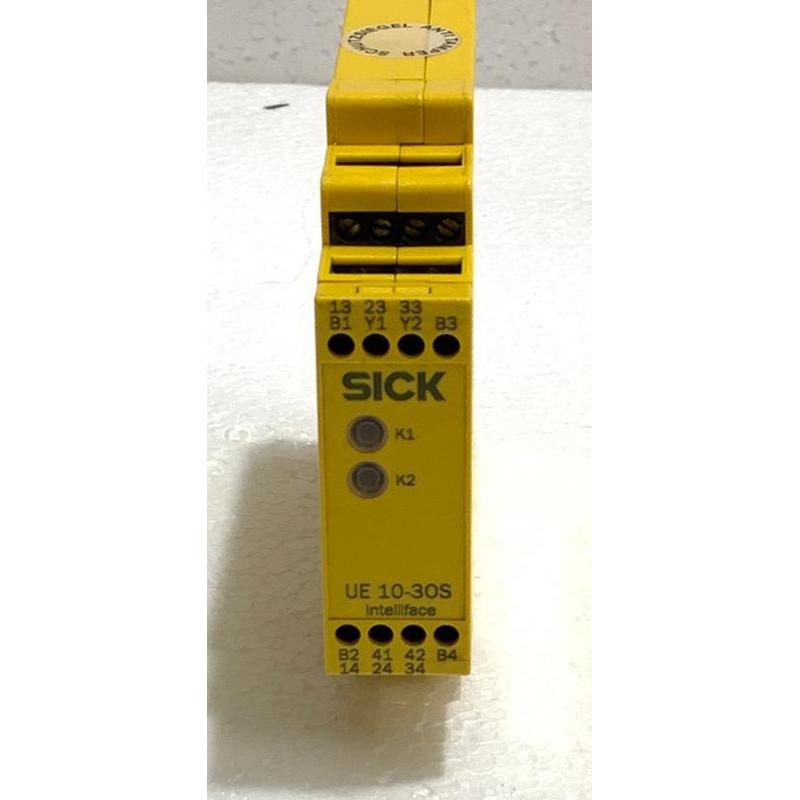 SICK SAFETY RELAY UE 10-30S2D0