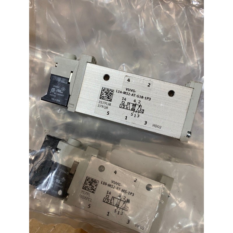 1 x Festo Solenoid valve VUVG-L10-M52-RT-M5-1P3 566457