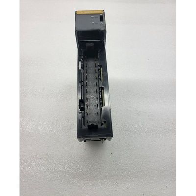 ALLEN-BRADLEY 1756-OF8 SER A FW 1.005 Spedizione Veloce Grat