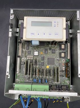 LENZE 8600 33.8602_E.V009 400/460 V FREQUENCY INVERTER SANS