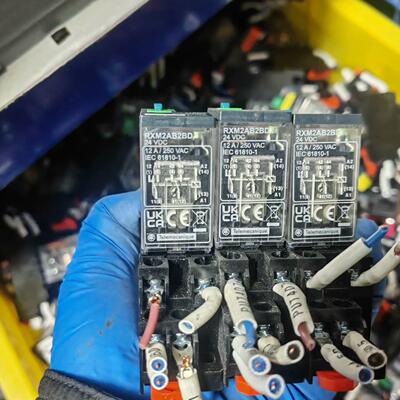RXM2AB2BD 继电器 24VDC 12A 电磁中间继电器议价维修