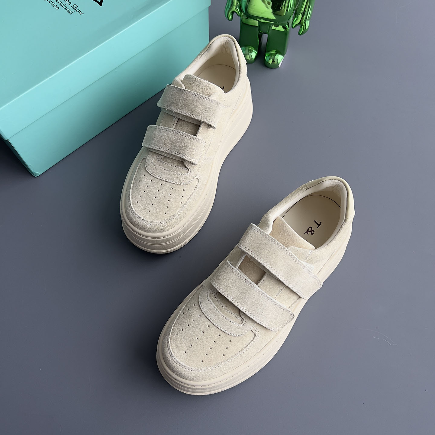 T&31魔术贴厚底增高休闲板鞋