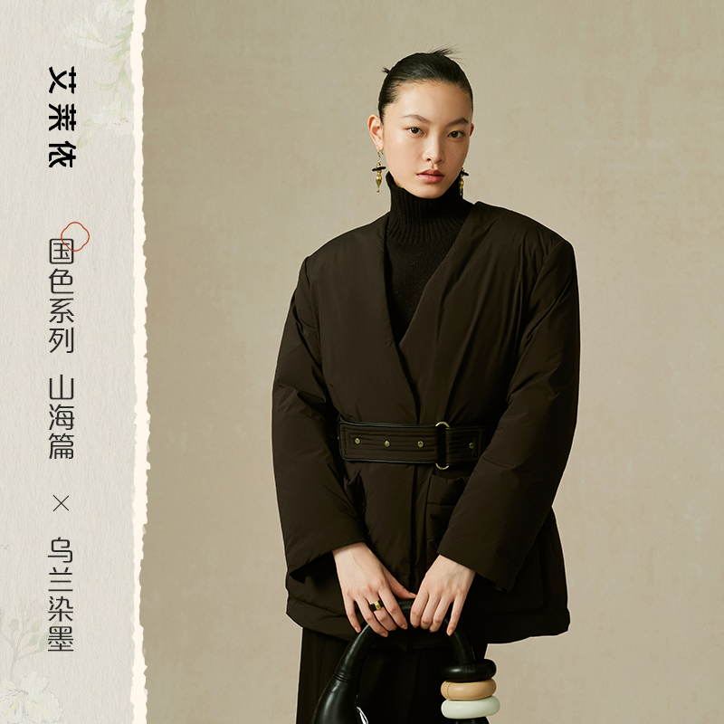 艾莱依国风短款V领鹅绒羽绒服