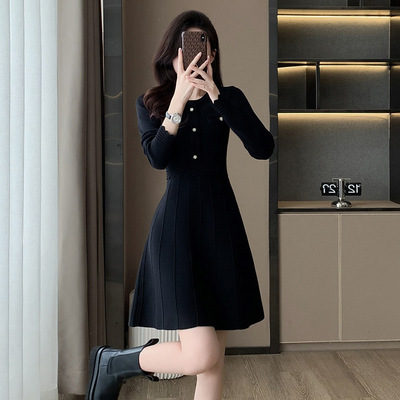 赫本风针织小黑裙女秋冬季十三行小香风小个子女装A字针织连衣裙