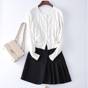 春秋冬女新款圆领白色羊绒小清新绣花高腰羊绒开衫短款外套减龄