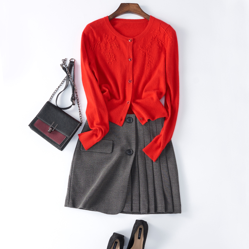 秋冬新款纯手工绣花小开衫毛衣