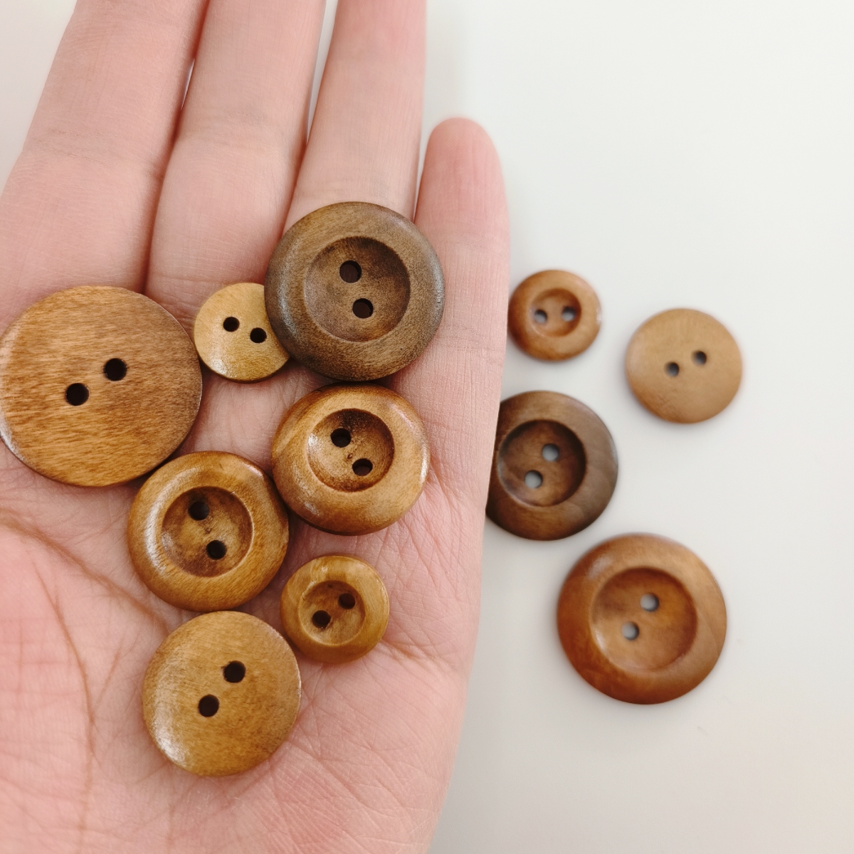 咖色倒角两眼纽扣大衣玩偶配件diy手工风衣木质木头扣钮扣辅料