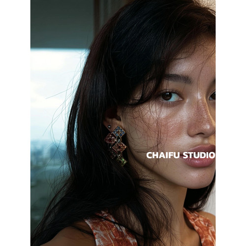 宫廷幻彩几何拼接菱形耳钉