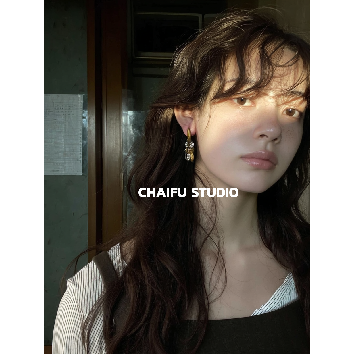 复古摩登几何撞色亮片耳钉