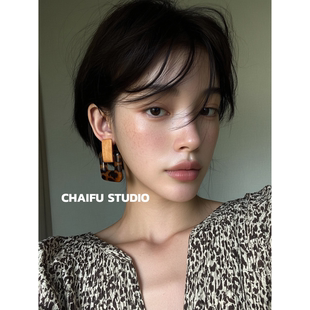 柴夫工作室 美拉德复古豹纹树脂方形耳钉拼接木质辣妹风耳环 E481