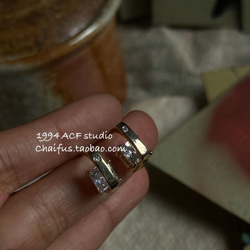 韩系小巧几何锆石设计耳钉