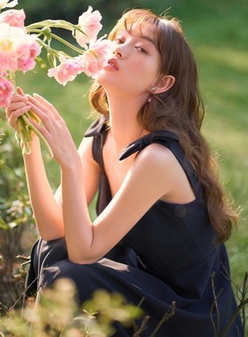 简约双肩无袖中长款蝴蝶结小黑裙