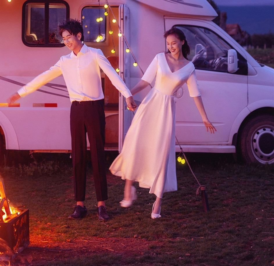 缎面轻婚纱法式简约领证登记小白裙小个子订婚平时可穿礼服旅拍白