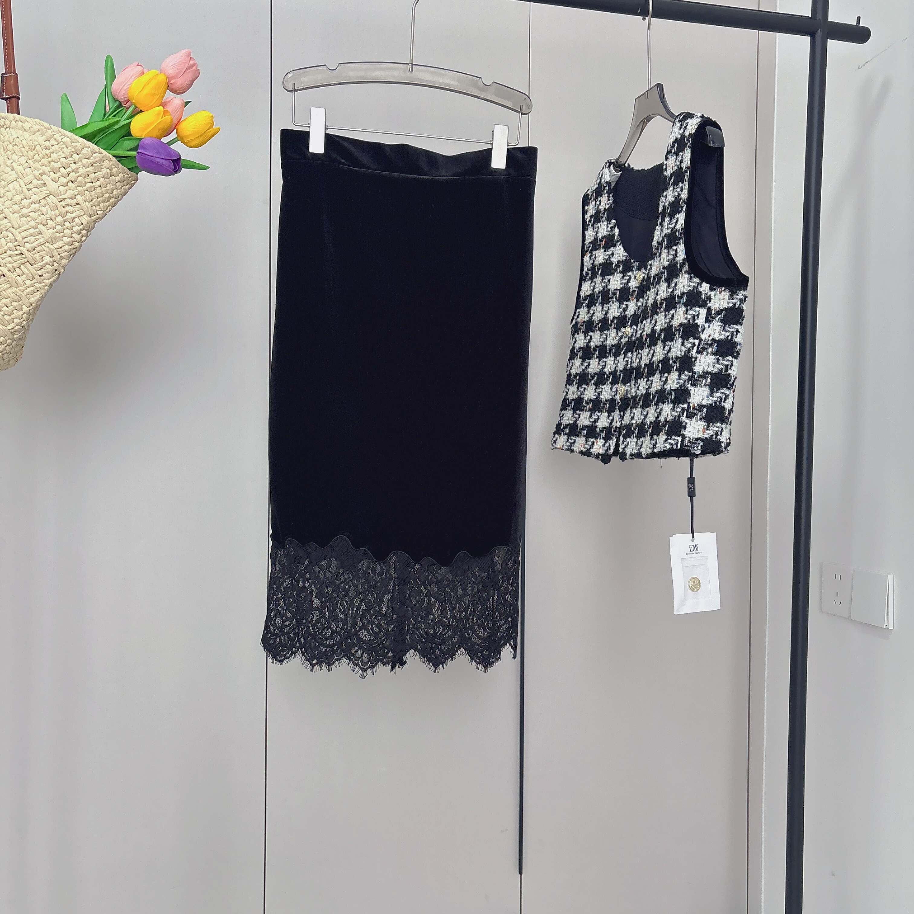 2026早春新款设计感复古丝绒松紧腰显瘦拼接蕾丝开叉长款半身裙女,女装/女士精品,半身裙,淘宝优惠券,粉丝福利购,淘宝优惠卷