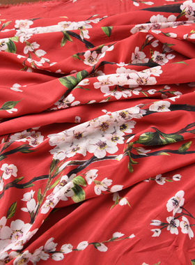 16姆米数码喷绘红色桃花裙面料1.4米宽弹力真丝双绉109元一米