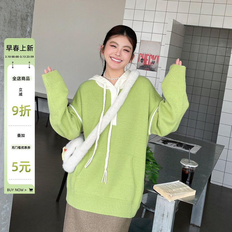 春款2026新款大码女装撞色拼接连帽上衣设计感胖mm慵懒高级感毛衣