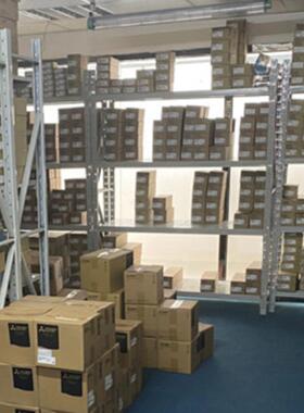 全新日本三菱模块RJ61BT11 RJ71C24N-R2/R4 RJ71EN71 RJ71GP21-SX