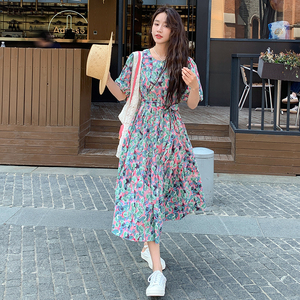 彩色碎花连衣裙女2025夏季新款法式小个子气质收腰显瘦泡泡袖长裙图片