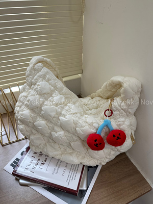 韩国小众云朵包单肩斜挎包泡泡褶皱羽绒包大容量腋下包饺子包轻便