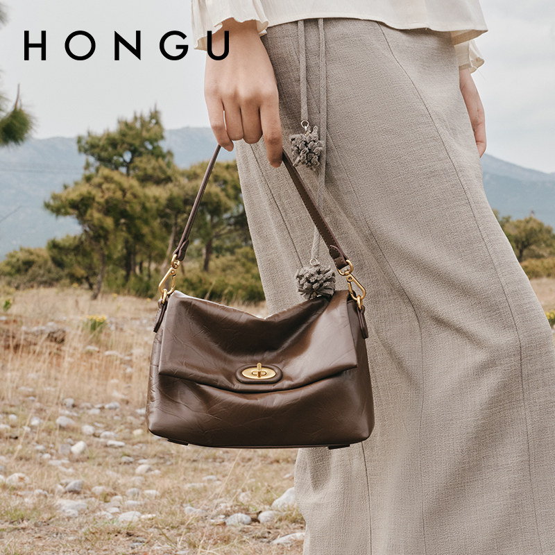 红谷包包女2025新款轻奢手抓纹牛皮单肩腋下包通勤真皮斜挎女士包