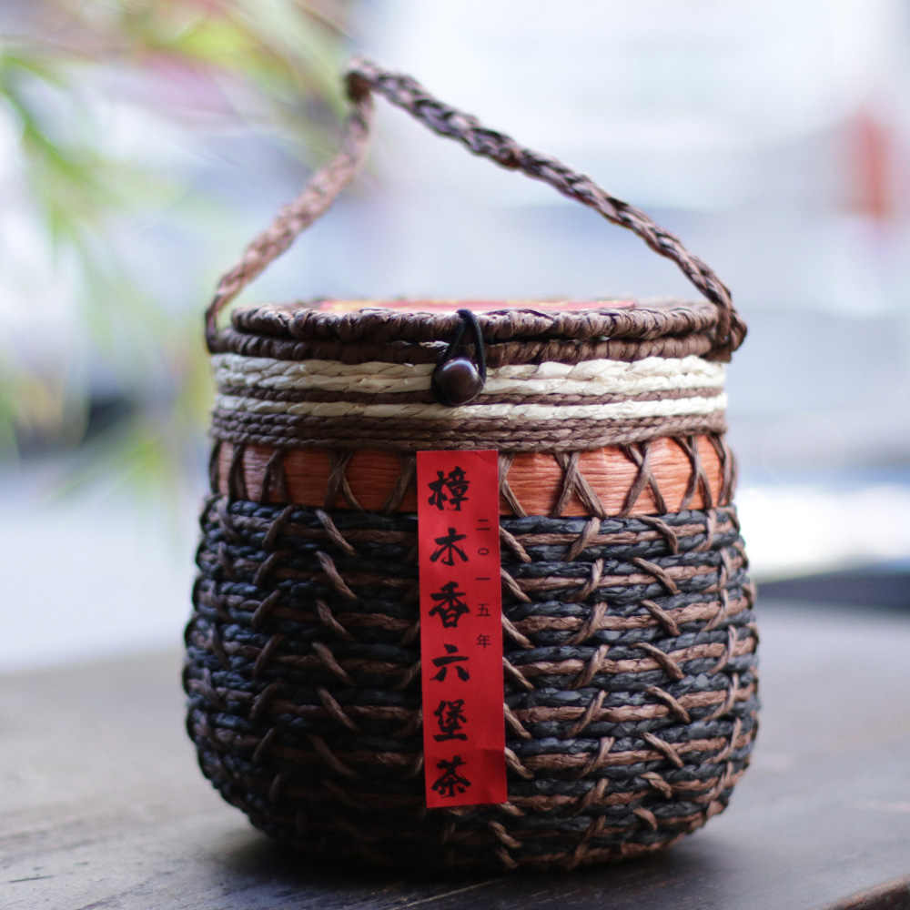 2015年樟木香六堡茶广西梧州陈年黑茶厂特产高山茶一级茶大箩分装