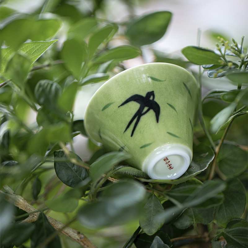 明知山志 翠缥燕返故人归云归茶杯 手绘燕子陶瓷品茗杯家用小茶杯
