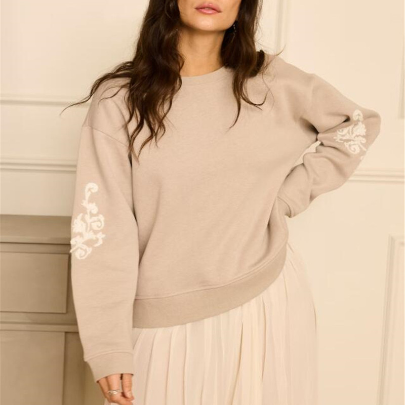 新款加绒格雷系花朵刺绣卫衣女