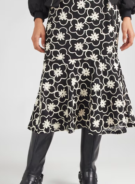 欧洲原单尾货 obj今年新款钩花鱼尾女春秋半身长裙 百搭黑色织花