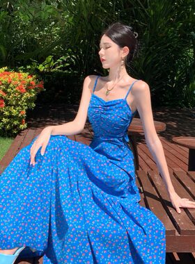 复古蓝色碎花吊带连衣裙女夏季海南三亚海边度假收腰沙滩裙仙女裙