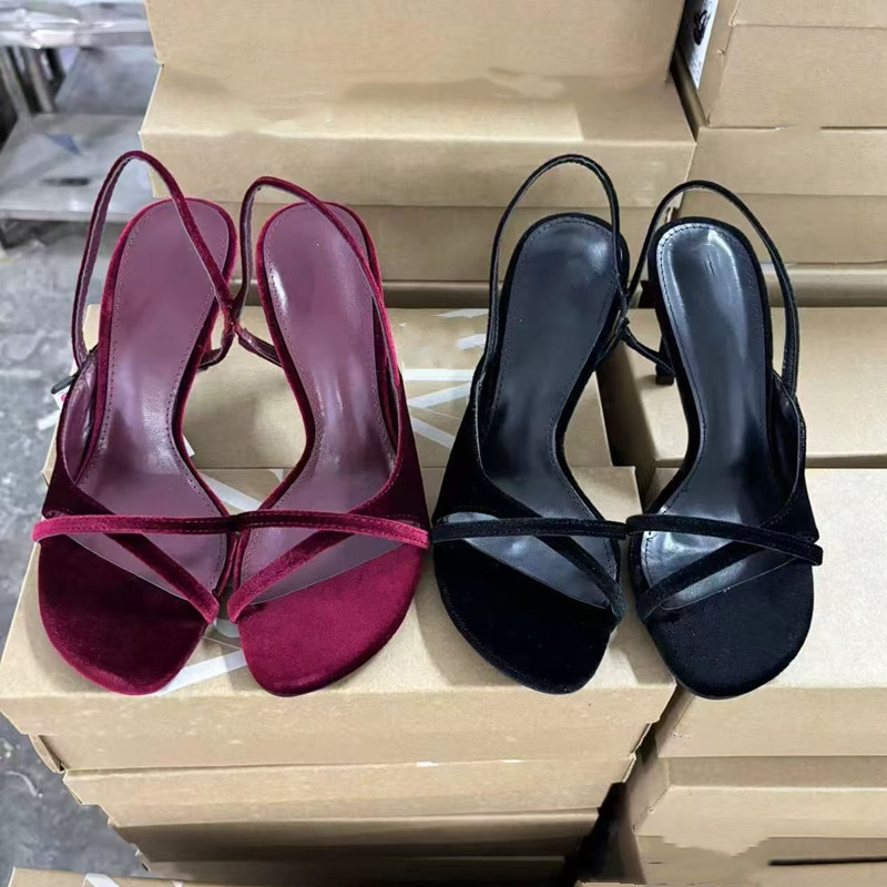 西班牙2026春季新品一字带中空女鞋天鹅绒效果圆头细高跟欧美凉鞋