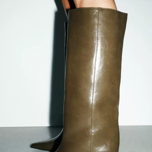 西班牙2025秋季新品时尚套筒欧美女鞋卡其绿色尖头猫跟宽筒高筒靴