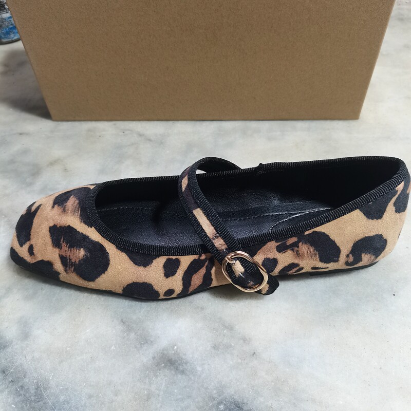 스페인 2024 가을 새로운 사각형 발가락 얕은 입 중공 여성 신발 표범 인쇄 동물 인쇄 플랫 발레 신발