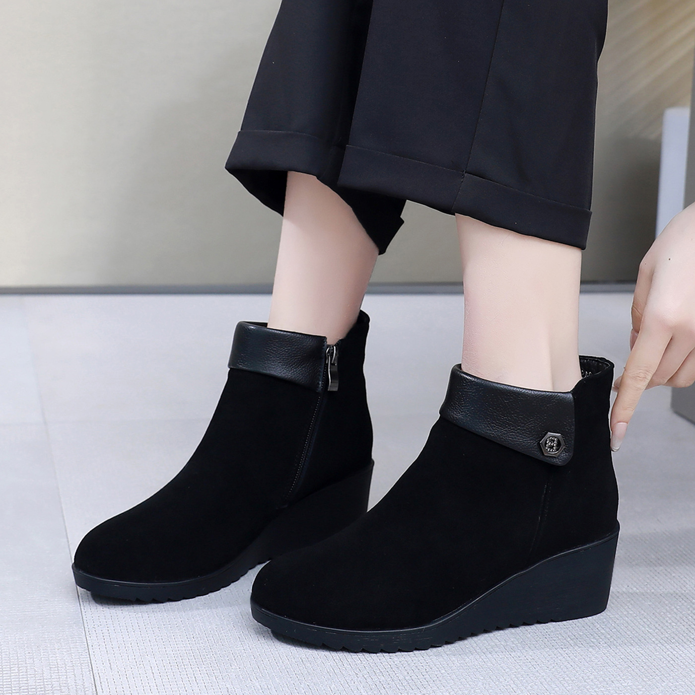 2025新款秋冬季厚底真皮坡跟短靴女高跟鞋百搭舒适加绒冬天女鞋子