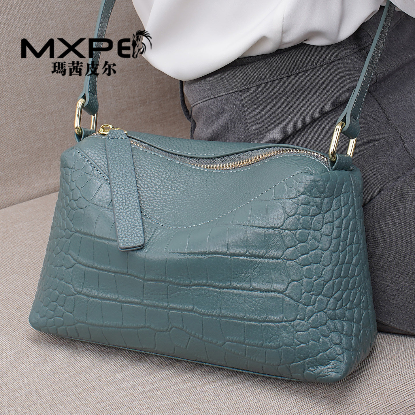 MXPE真皮斜挎包女2025新款鳄鱼纹小方包简约百搭高级感单肩斜挎包