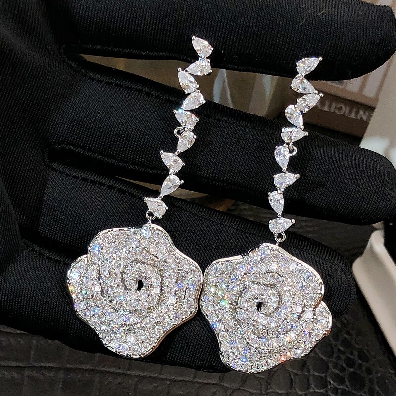 夸张轻奢简约礼服显瘦耳饰