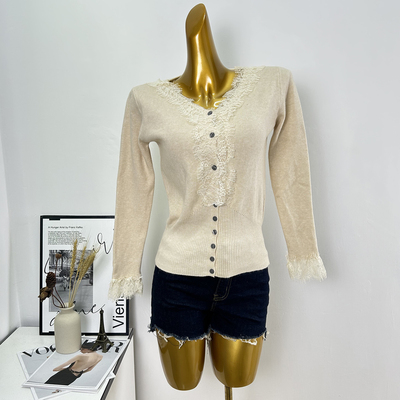 蕾丝边拼接V领长袖软糯针织开衫